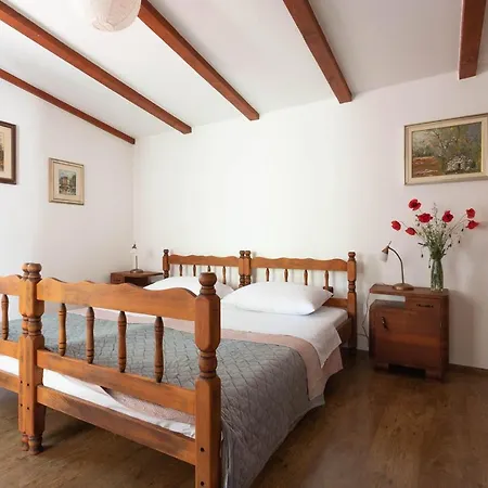 House Rabota * Pola